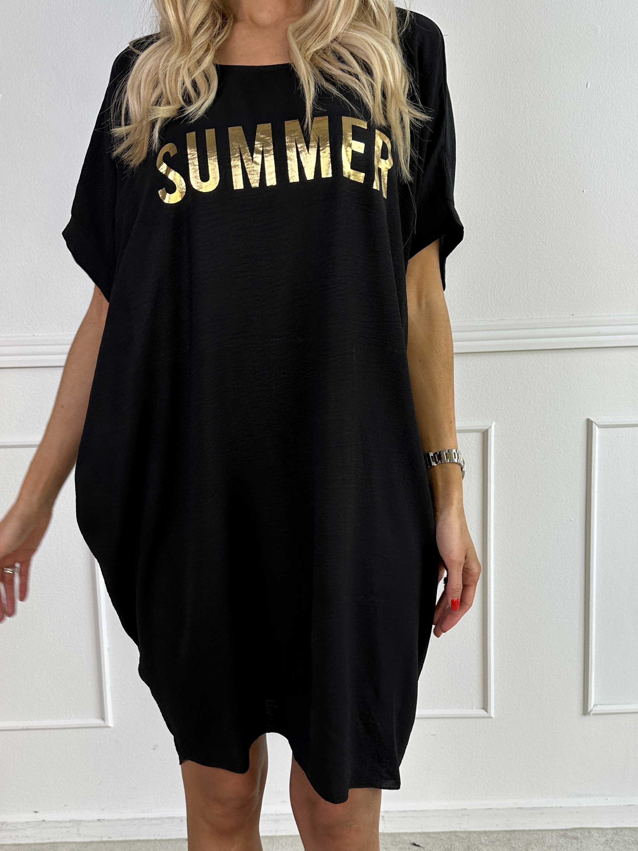 Bine - Sød kjole i løs pasform med guld print på brystet